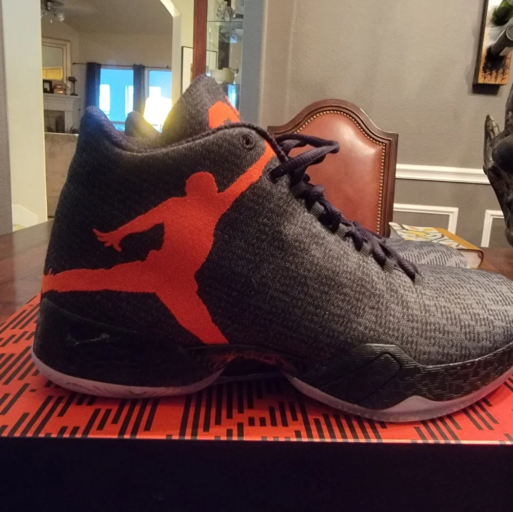 DS Jordan 29 Black "Team Orange" Size 9.5 Men's - Picture 7 of 7